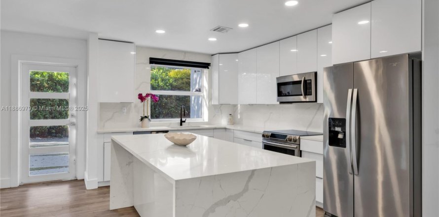 Casa en Miami Shores, Florida 4 dormitorios, 207.82 m2 № 1943982