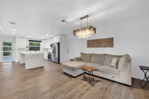 Casa en venta en Miami Shores, Florida, 4 dormitorios, 207.82 m2 № 1943982 - foto 14