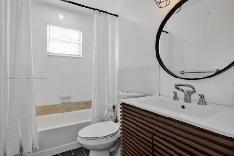 Casa en venta en Miami Shores, Florida, 4 dormitorios, 207.82 m2 № 1943982 - foto 23