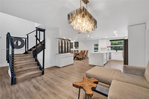 Casa en venta en Miami Shores, Florida, 4 dormitorios, 207.82 m2 № 1943982 - foto 2