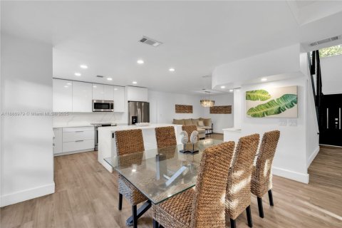 Casa en venta en Miami Shores, Florida, 4 dormitorios, 207.82 m2 № 1943982 - foto 11