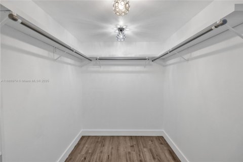Casa en venta en Miami Shores, Florida, 4 dormitorios, 207.82 m2 № 1943982 - foto 7