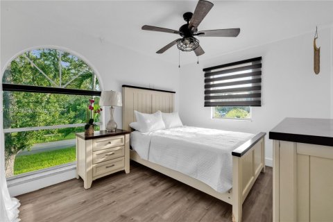 Casa en venta en Miami Shores, Florida, 4 dormitorios, 207.82 m2 № 1943982 - foto 22