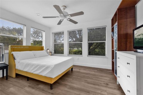 Casa en venta en Miami Shores, Florida, 4 dormitorios, 207.82 m2 № 1943982 - foto 24