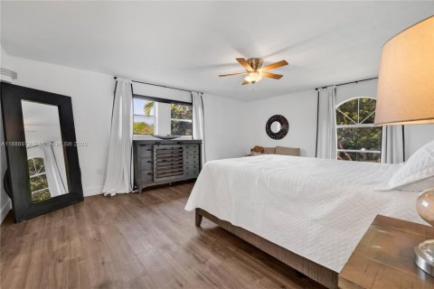 Casa en venta en Miami Shores, Florida, 4 dormitorios, 207.82 m2 № 1943982 - foto 28