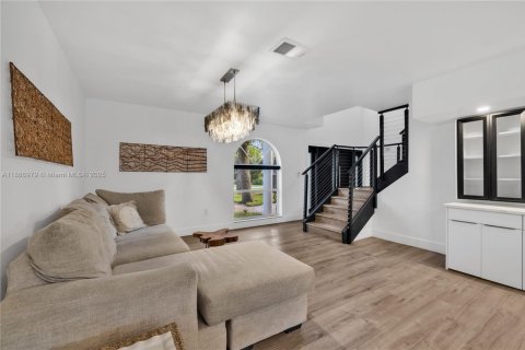 Casa en venta en Miami Shores, Florida, 4 dormitorios, 207.82 m2 № 1943982 - foto 15
