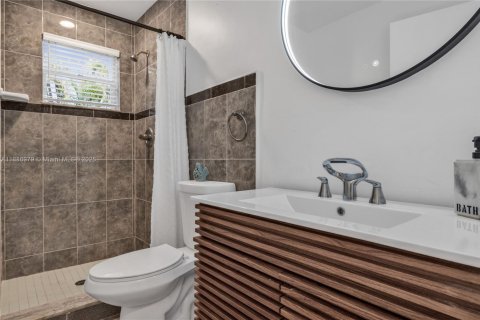 Casa en venta en Miami Shores, Florida, 4 dormitorios, 207.82 m2 № 1943982 - foto 19
