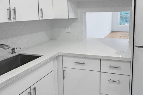 Condo in Margate, Florida, 1 bedroom  № 1949096 - photo 2