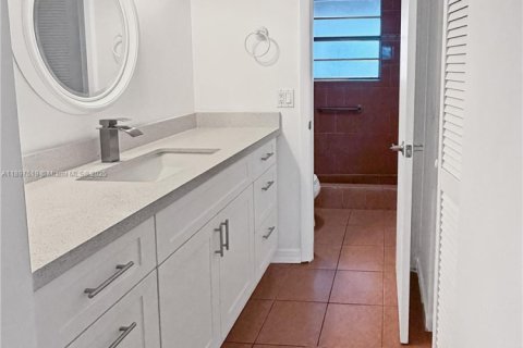 Condo in Margate, Florida, 1 bedroom  № 1949096 - photo 10