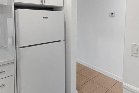 Condo in Margate, Florida, 1 bedroom  № 1949096 - photo 3