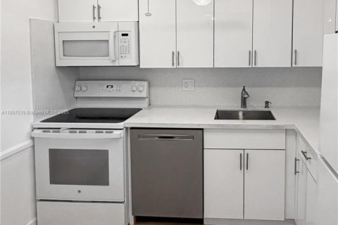 Condo in Margate, Florida, 1 bedroom  № 1949096 - photo 4