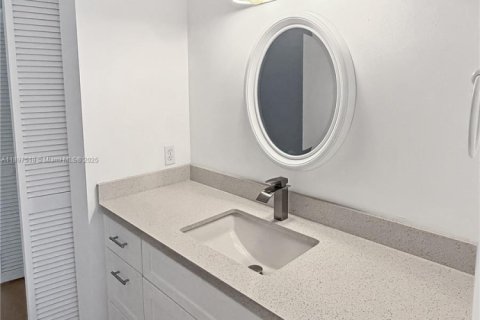 Condo in Margate, Florida, 1 bedroom  № 1949096 - photo 11