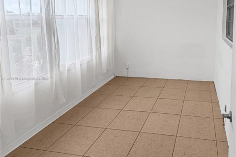 Condo in Margate, Florida, 1 bedroom  № 1949096 - photo 5