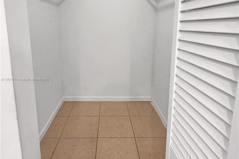 Condo in Margate, Florida, 1 bedroom  № 1949096 - photo 9