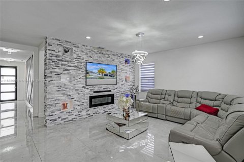 House in Homestead, Florida 3 bedrooms, 156.54 sq.m. № 1943193 - photo 20