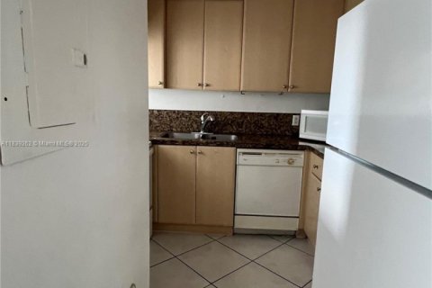 Condo in Miami, Florida, 2 bedrooms  № 1828314 - photo 13