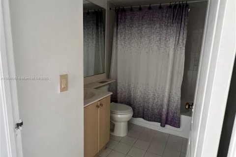 Condo in Miami, Florida, 2 bedrooms  № 1828314 - photo 15