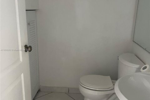 Condo in Miami, Florida, 2 bedrooms  № 1828314 - photo 5