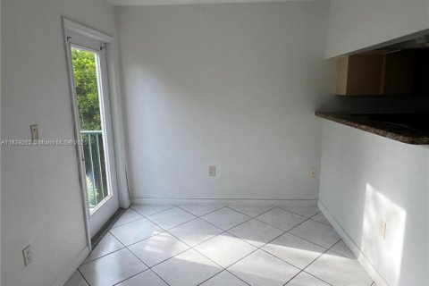 Condo in Miami, Florida, 2 bedrooms  № 1828314 - photo 9