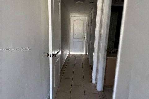 Condo in Miami, Florida, 2 bedrooms  № 1828314 - photo 23