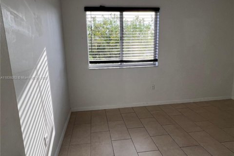 Condo in Miami, Florida, 2 bedrooms  № 1828314 - photo 17
