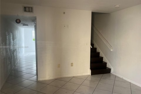 Condo in Miami, Florida, 2 bedrooms  № 1828314 - photo 3