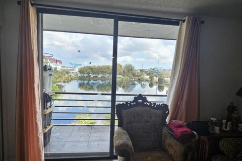 Купить кондоминиум в Хайалиа, Флорида 6 комнат, № 2147393 - фото 8