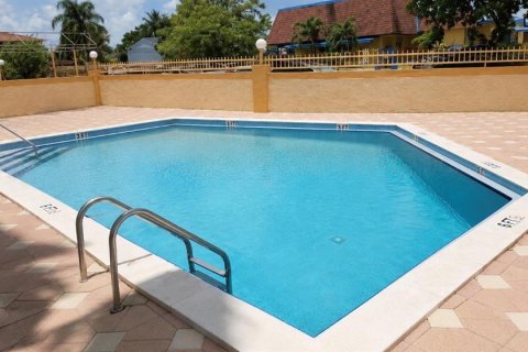 Купить кондоминиум в Хайалиа, Флорида 6 комнат, № 2147393 - фото 16