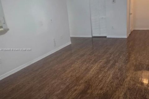 Снять в аренду кондоминиум в Пемброк-Пайнс, Флорида 2 спальни, 104.98м2, № 1871902 - фото 15