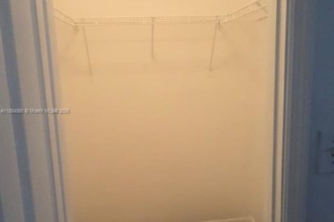 Снять в аренду кондоминиум в Пемброк-Пайнс, Флорида 2 спальни, 104.98м2, № 1871902 - фото 14