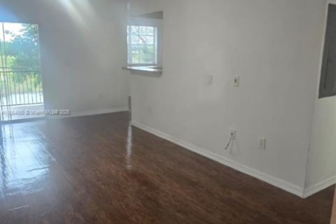 Снять в аренду кондоминиум в Пемброк-Пайнс, Флорида 2 спальни, 104.98м2, № 1871902 - фото 11