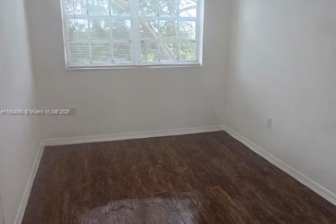 Снять в аренду кондоминиум в Пемброк-Пайнс, Флорида 2 спальни, 104.98м2, № 1871902 - фото 13