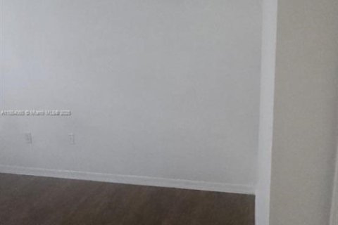 Снять в аренду кондоминиум в Пемброк-Пайнс, Флорида 2 спальни, 104.98м2, № 1871902 - фото 16