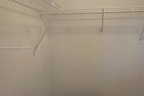 Снять в аренду кондоминиум в Пемброк-Пайнс, Флорида 2 спальни, 104.98м2, № 1871902 - фото 25