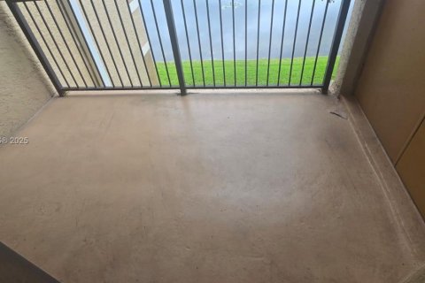 Снять в аренду кондоминиум в Пемброк-Пайнс, Флорида 2 спальни, 104.98м2, № 1871902 - фото 21