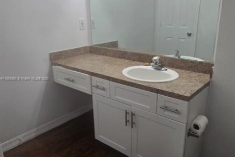 Снять в аренду кондоминиум в Пемброк-Пайнс, Флорида 2 спальни, 104.98м2, № 1871902 - фото 4