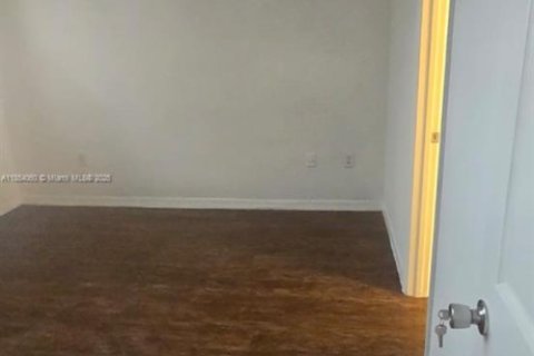 Снять в аренду кондоминиум в Пемброк-Пайнс, Флорида 2 спальни, 104.98м2, № 1871902 - фото 23