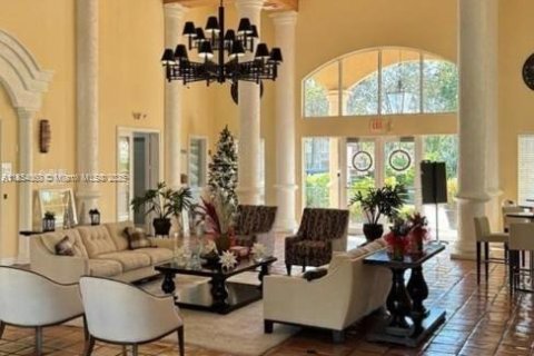 Снять в аренду кондоминиум в Пемброк-Пайнс, Флорида 2 спальни, 104.98м2, № 1871902 - фото 2