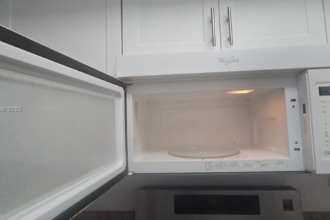 Снять в аренду кондоминиум в Пемброк-Пайнс, Флорида 2 спальни, 104.98м2, № 1871902 - фото 30