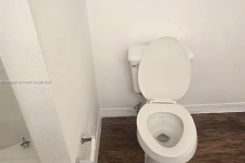 Снять в аренду кондоминиум в Пемброк-Пайнс, Флорида 2 спальни, 104.98м2, № 1871902 - фото 19