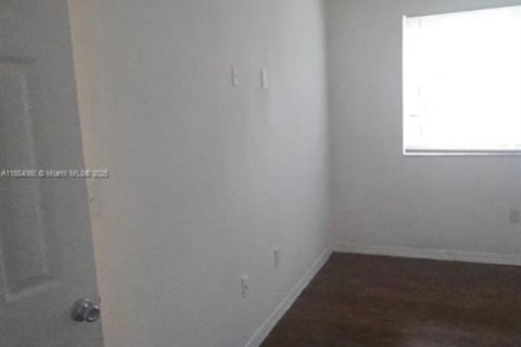 Снять в аренду кондоминиум в Пемброк-Пайнс, Флорида 2 спальни, 104.98м2, № 1871902 - фото 6