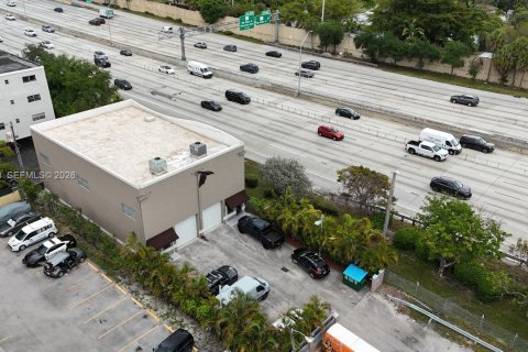 Immobilier commercial à North Miami, Floride № 2090211