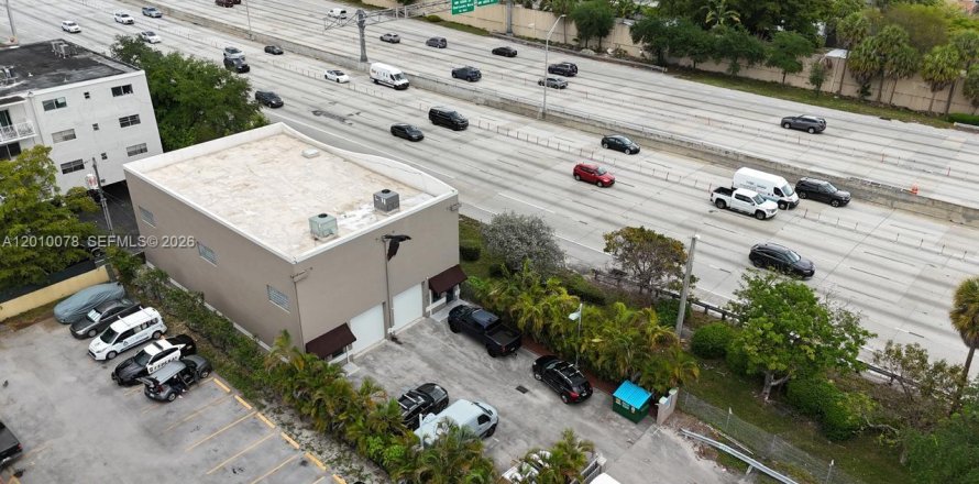 Immobilier commercial à North Miami, Floride № 2090211