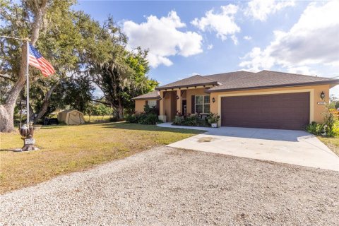 House in Bradenton, Florida 3 bedrooms, 214.98 sq.m. № 2105704