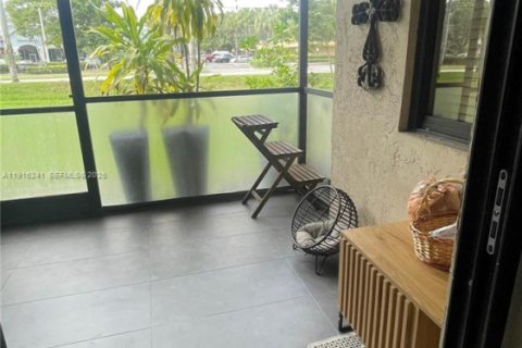 Condo in Plantation, Florida, 2 bedrooms  № 2069471 - photo 17