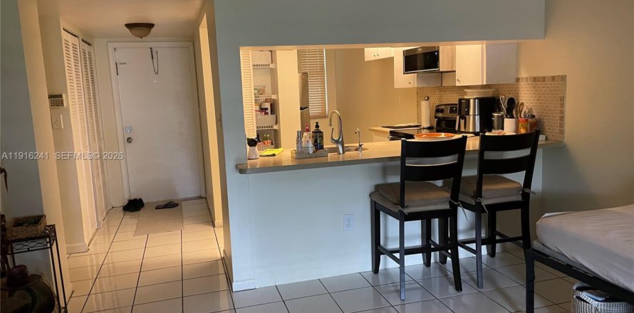 Condo in Plantation, Florida, 2 bedrooms  № 2069471