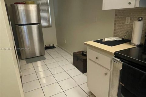 Condo in Plantation, Florida, 2 bedrooms  № 2069471 - photo 9