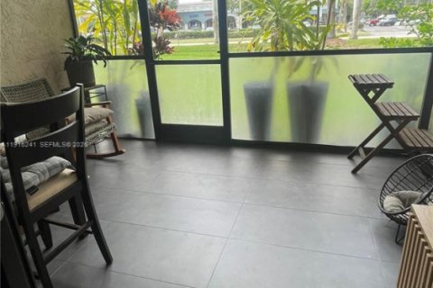 Condo in Plantation, Florida, 2 bedrooms  № 2069471 - photo 16