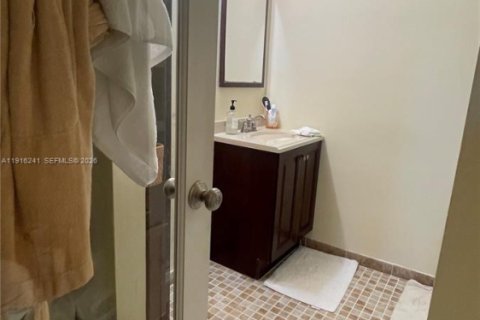 Condo in Plantation, Florida, 2 bedrooms  № 2069471 - photo 24