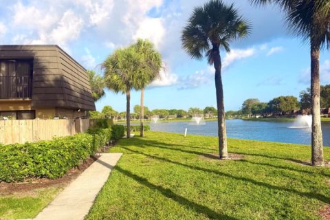 Townhouse in West Palm Beach, Florida 2 bedrooms, 114.83 sq.m. № 2186511 - photo 2